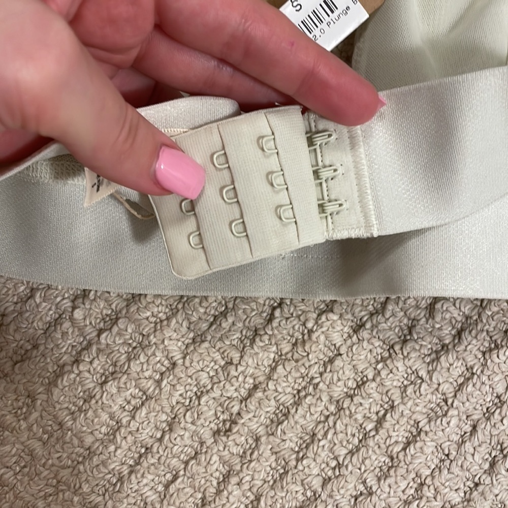 NWT SKIMS WHITE COTTON PLUNGE BRALETTE 2.0 - Picture 8 of 9
